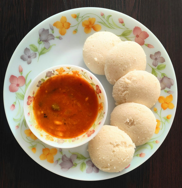 Soft Steamed Idli with Coconut Chutney